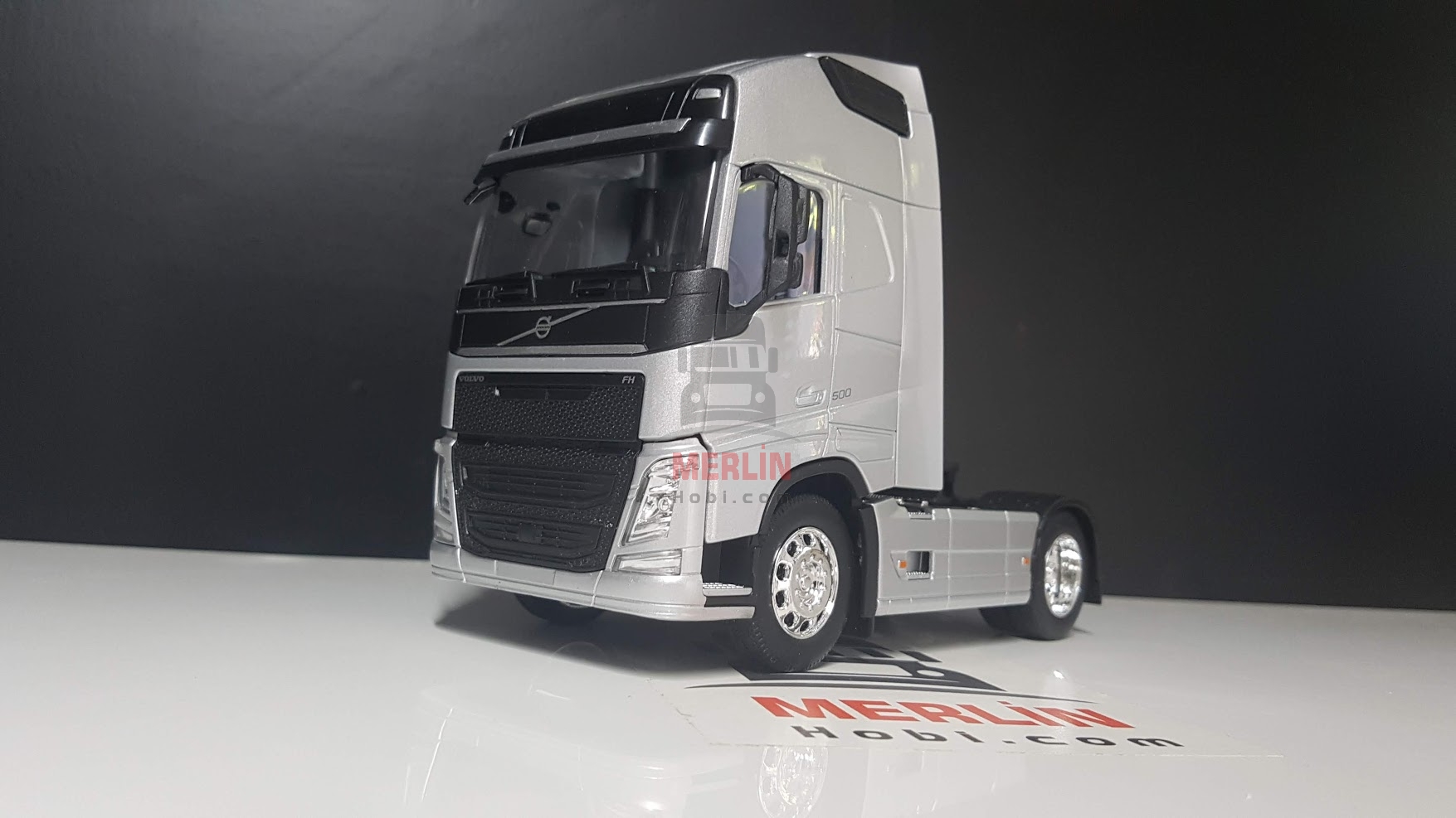 1/32 - VOLVO FH4 FH500 4x2  GRİ RENK Tır Çekici - welly