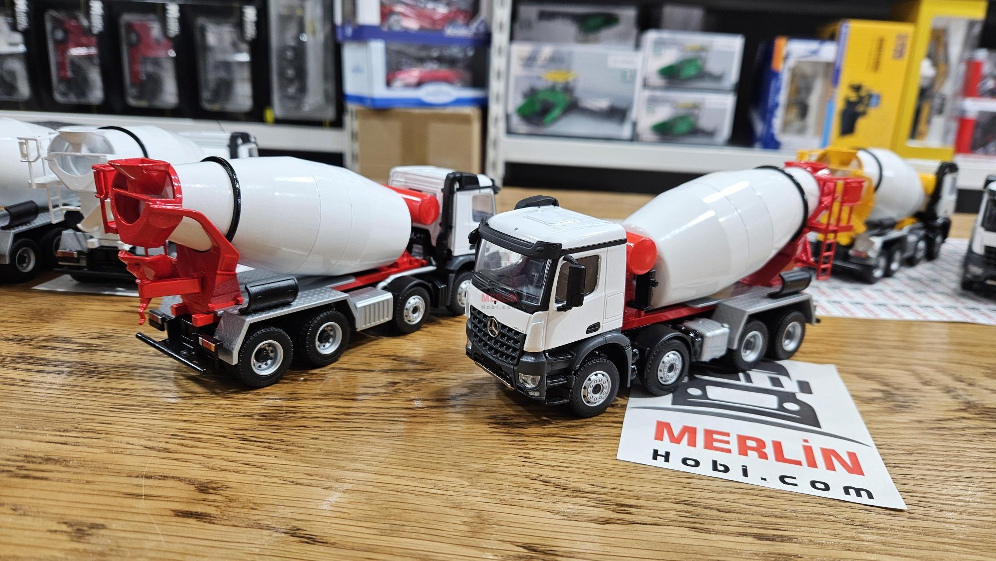 1/50 Mercedes Arocs 8X4 Beton Mikseri - Kırmızı