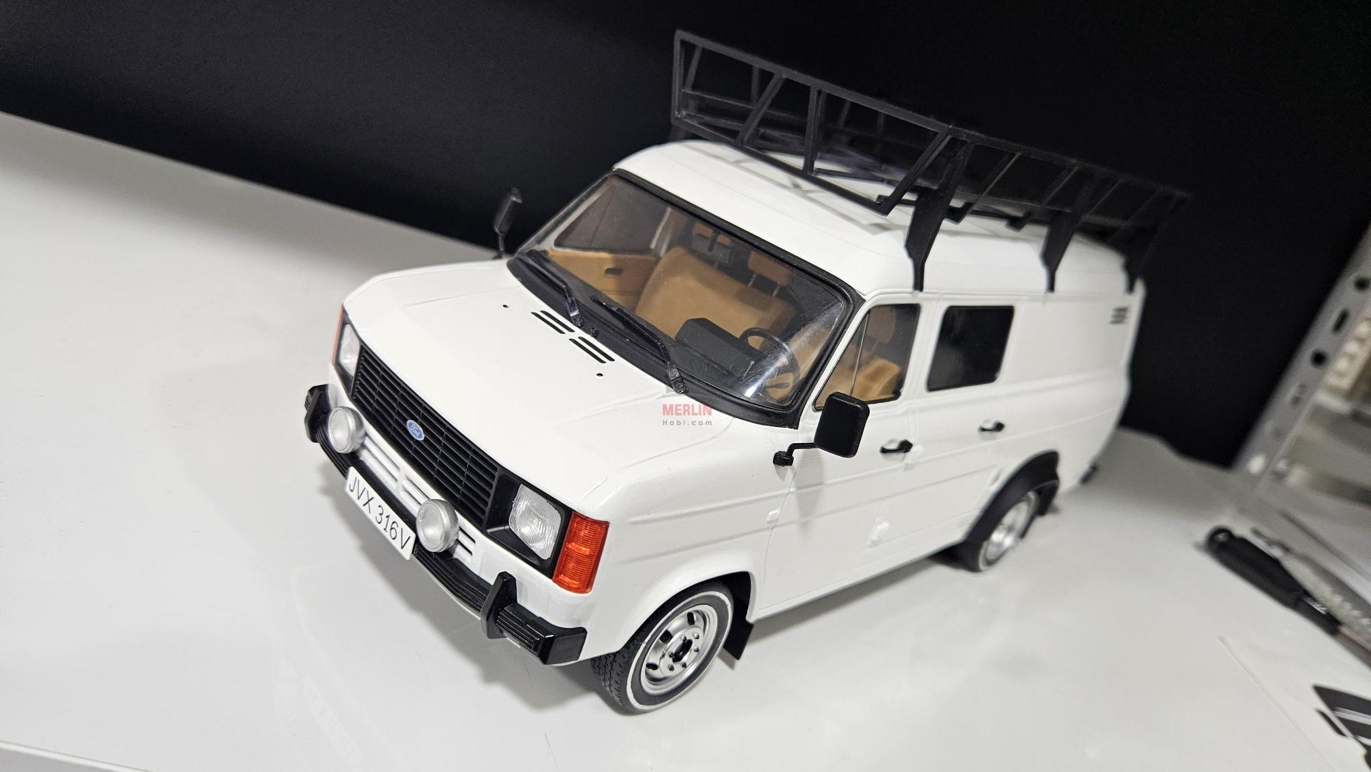 1/18 Ford Transit MKII - 1979 - Beyaz Renk