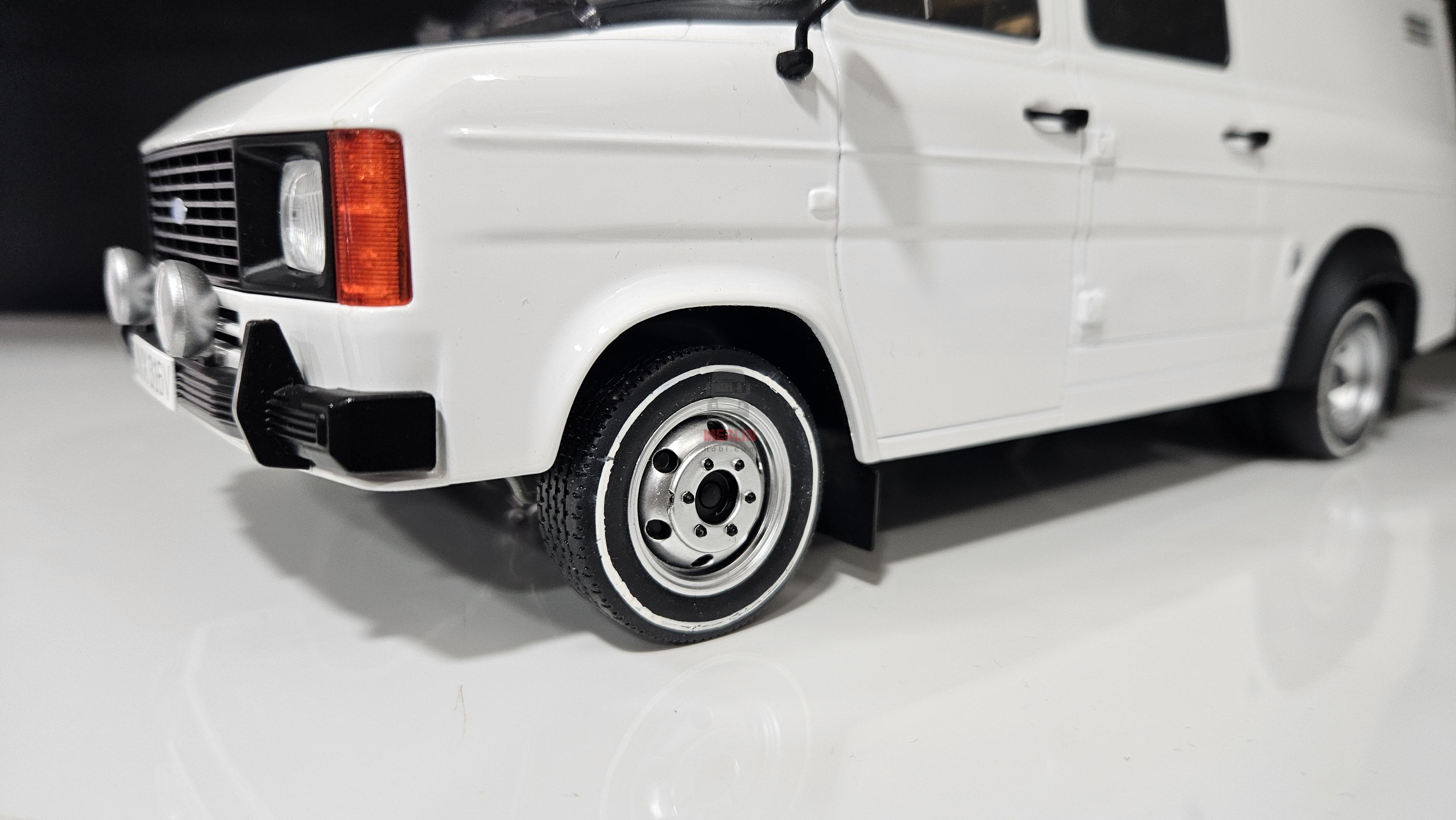 1/18 Ford Transit MKII - 1979 - Beyaz Renk