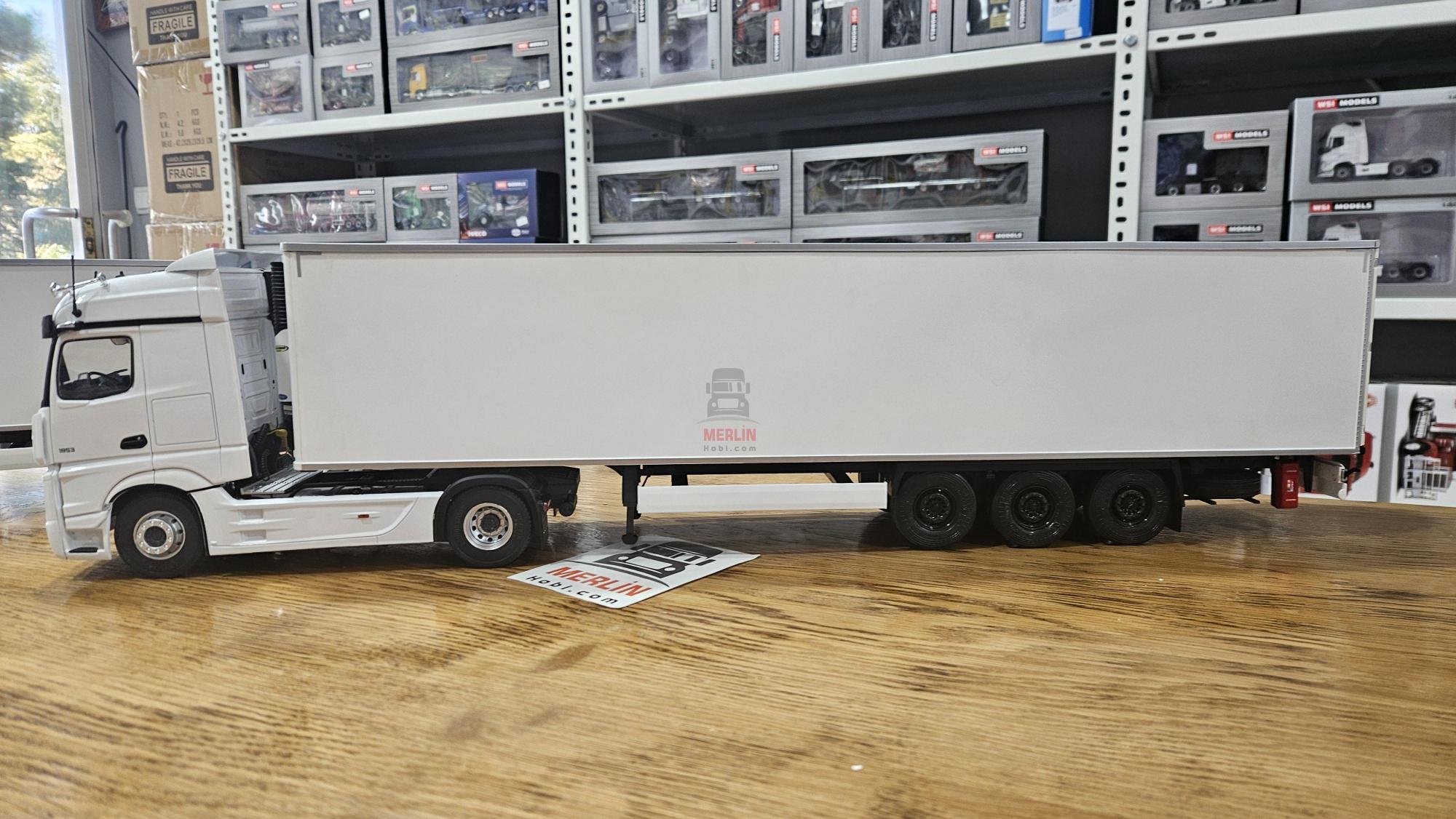 1/24 MERCEDES-BENZ ACTROS L 1853 + Soğutuculu Frigo Dorseli - Beyaz Renk  Solido