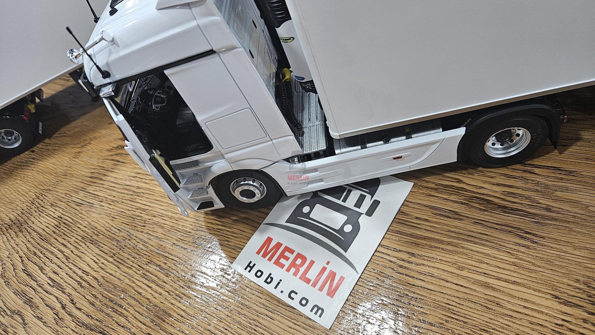 1/24 MERCEDES-BENZ ACTROS L 1853 + Soğutuculu Frigo Dorseli - Beyaz Renk  Solido