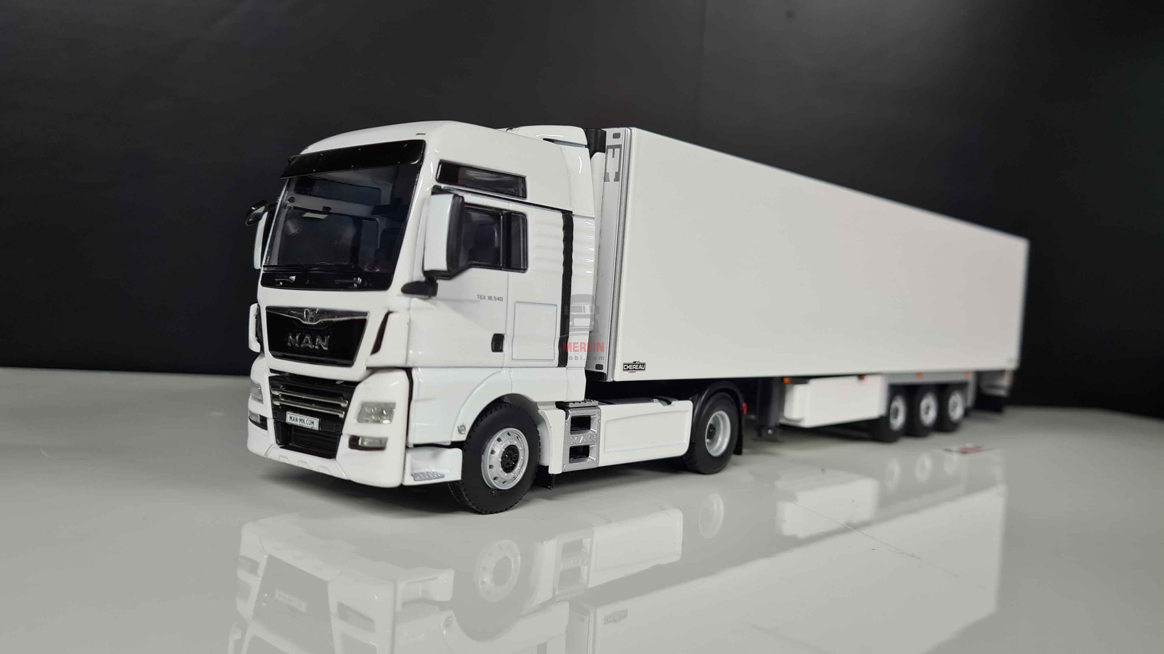 1/50 MAN TGX XXL 4x2 Beyaz + Frigo Soğutuculu Trailer