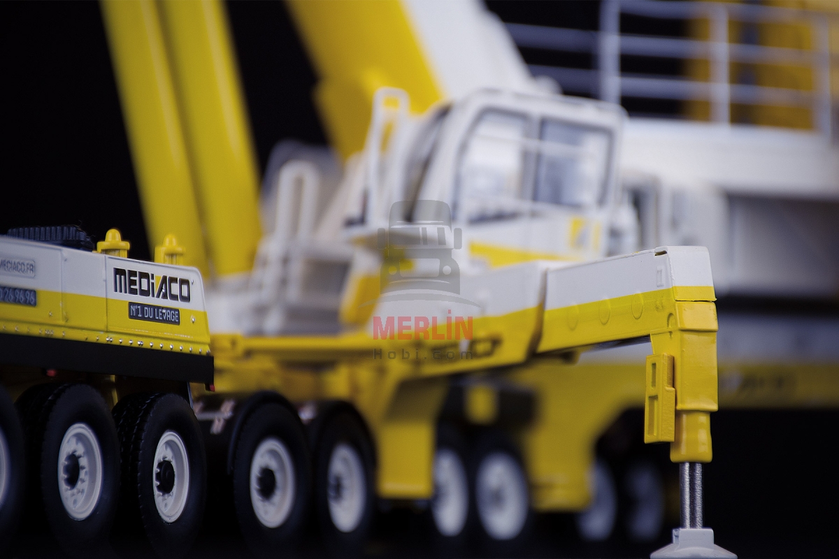 1/50 Demag AC 700-9 -Mediaco-   Mobil Vinç - imc model