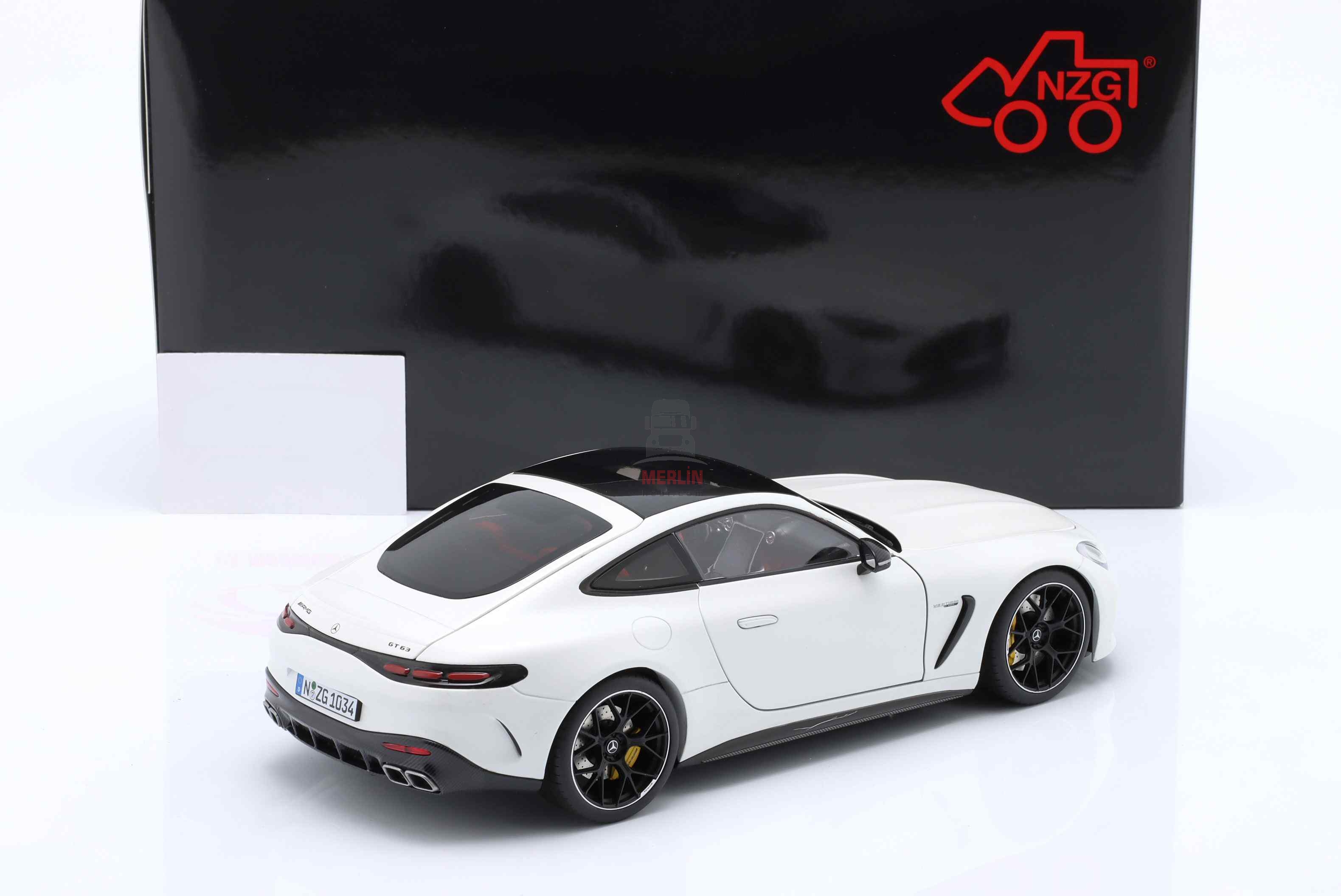 1/18 Mercedes-Benz AMG GT 63 4Matic+ C192 opalite white magno