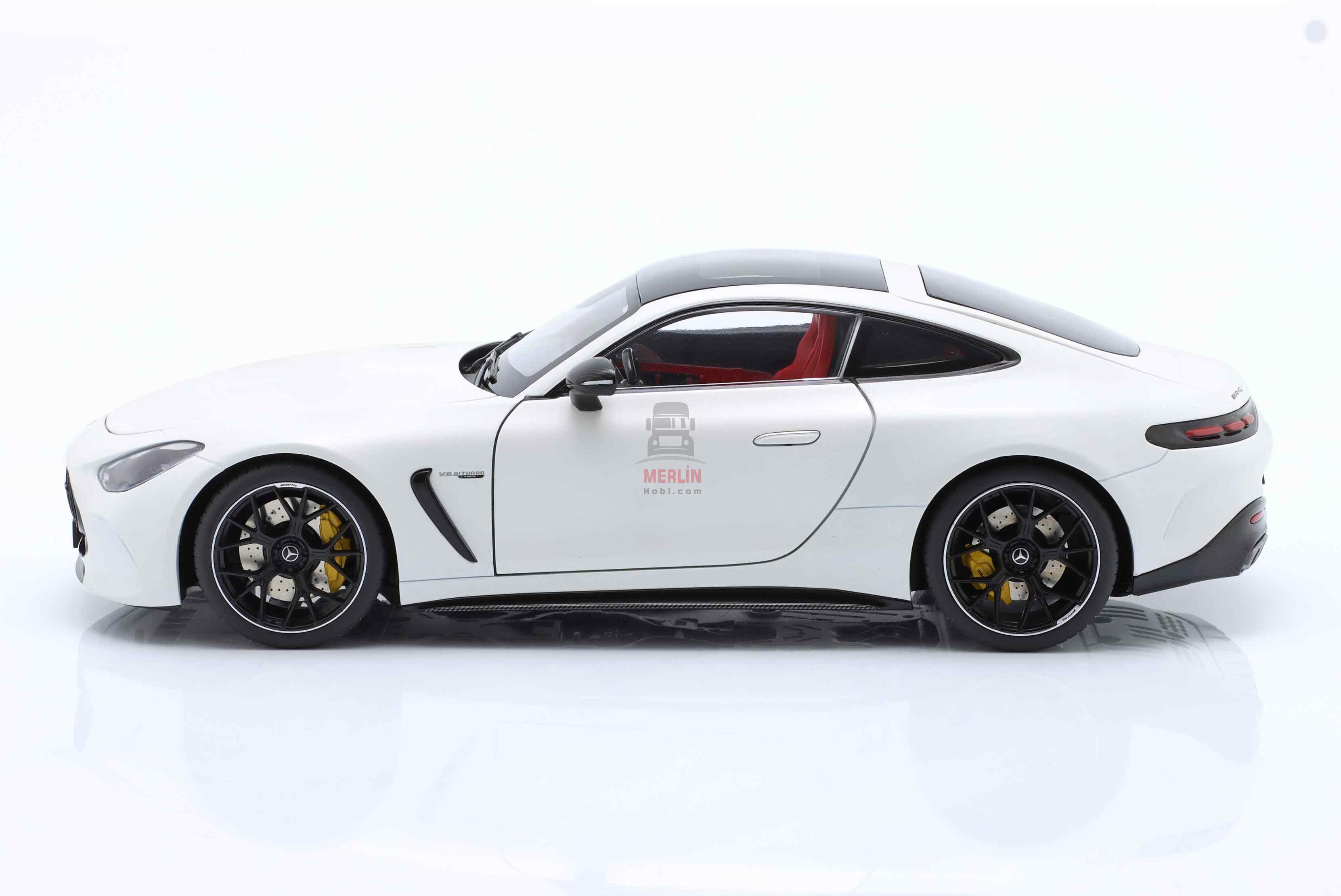 1/18 Mercedes-Benz AMG GT 63 4Matic+ C192 opalite white magno