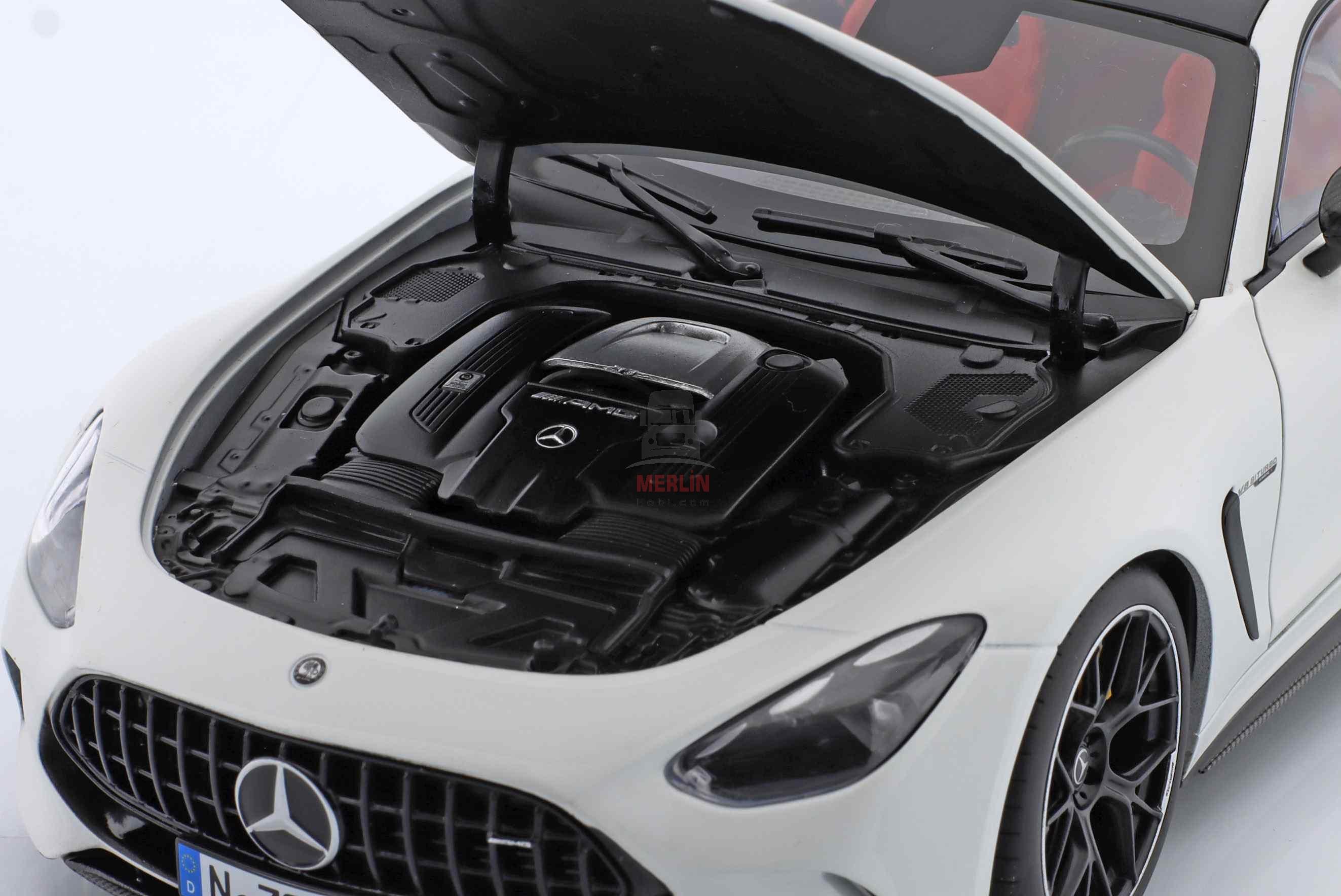 1/18 Mercedes-Benz AMG GT 63 4Matic+ C192 opalite white magno