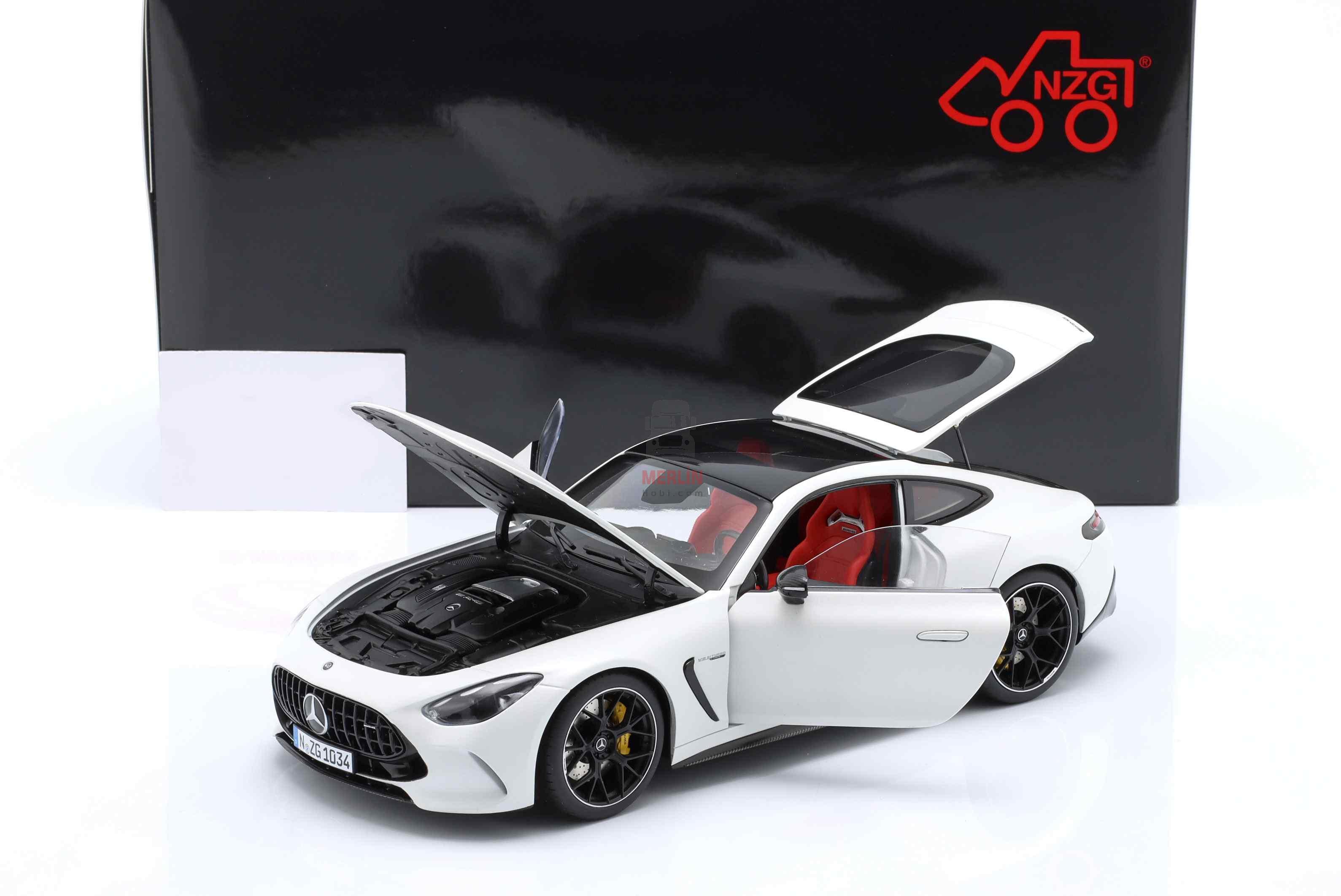 1/18 Mercedes-Benz AMG GT 63 4Matic+ C192 opalite white magno