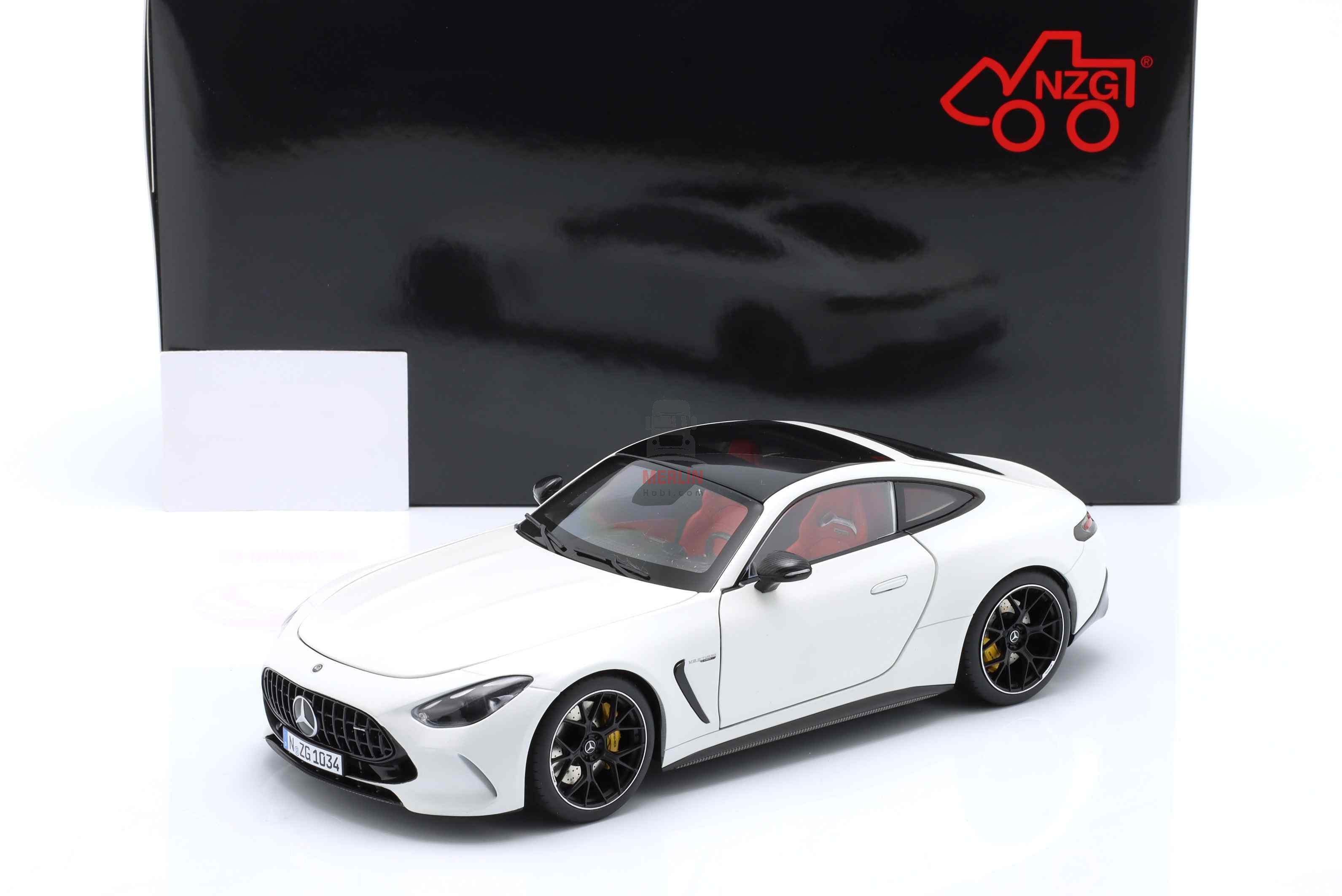 1/18 Mercedes-Benz AMG GT 63 4Matic+ C192 opalite white magno