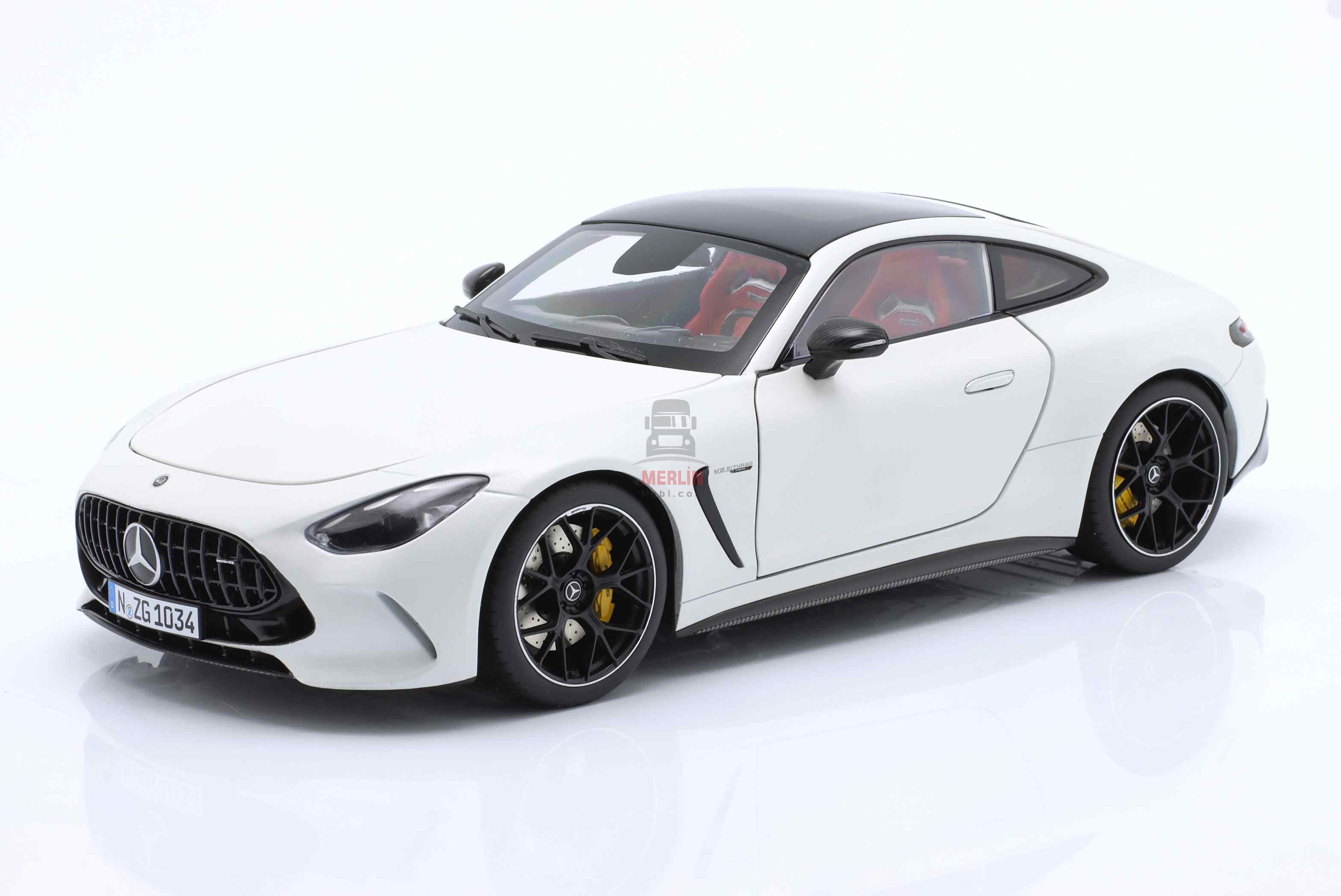 1/18 Mercedes-Benz AMG GT 63 4Matic+ C192 opalite white magno