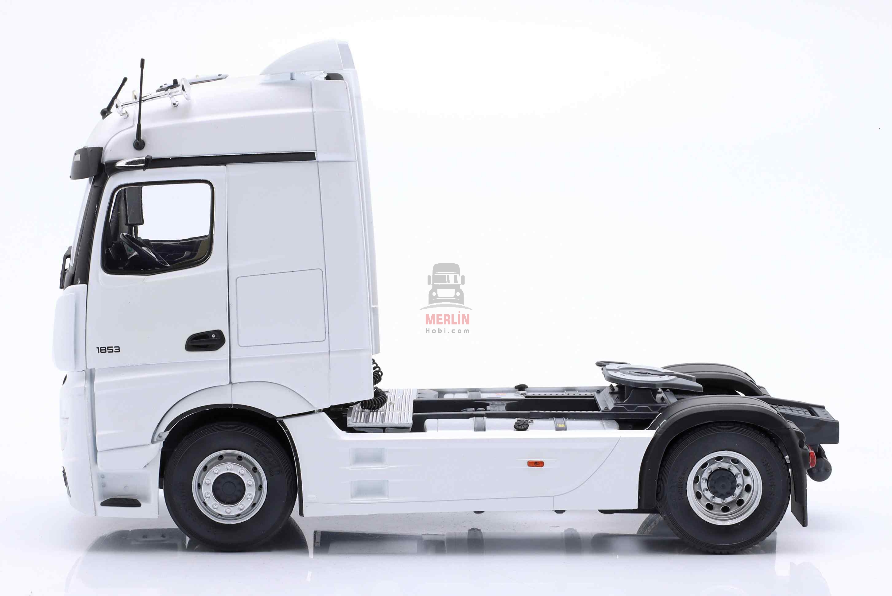 1/24 MERCEDES-BENZ ACTROS L 1853 – Beyaz Renk - Solido