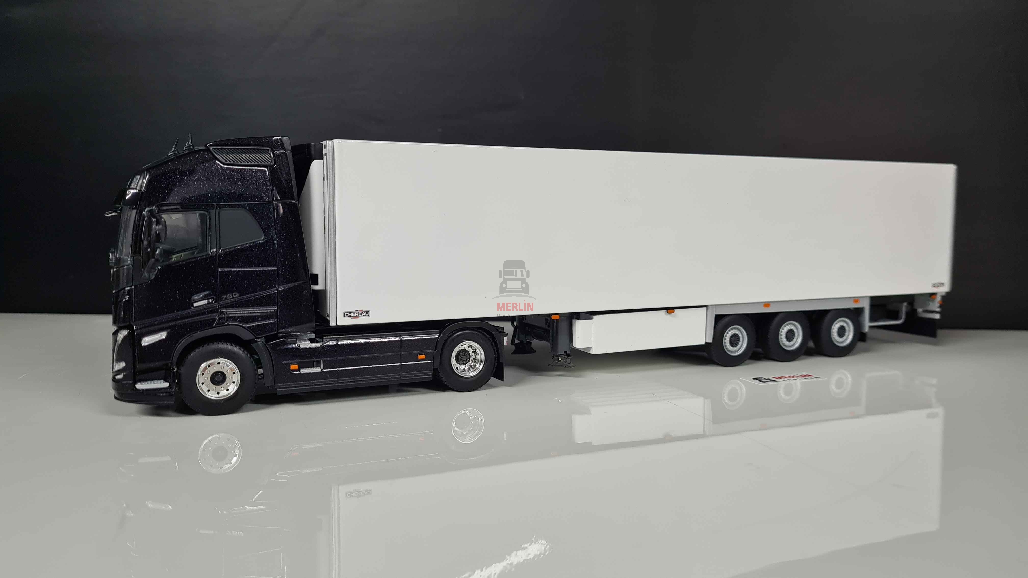 1/50 Volvo FH5 Globerotter 4x2 750hp - Siyah + Frigo Soğutuculu Trailer